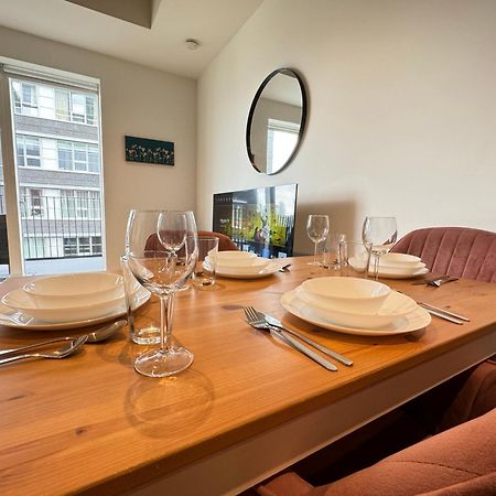 Appartamento London Luxury Flat With Balcony, River View, O2 Arena, Excel, Canary Wharf, Station Esterno foto