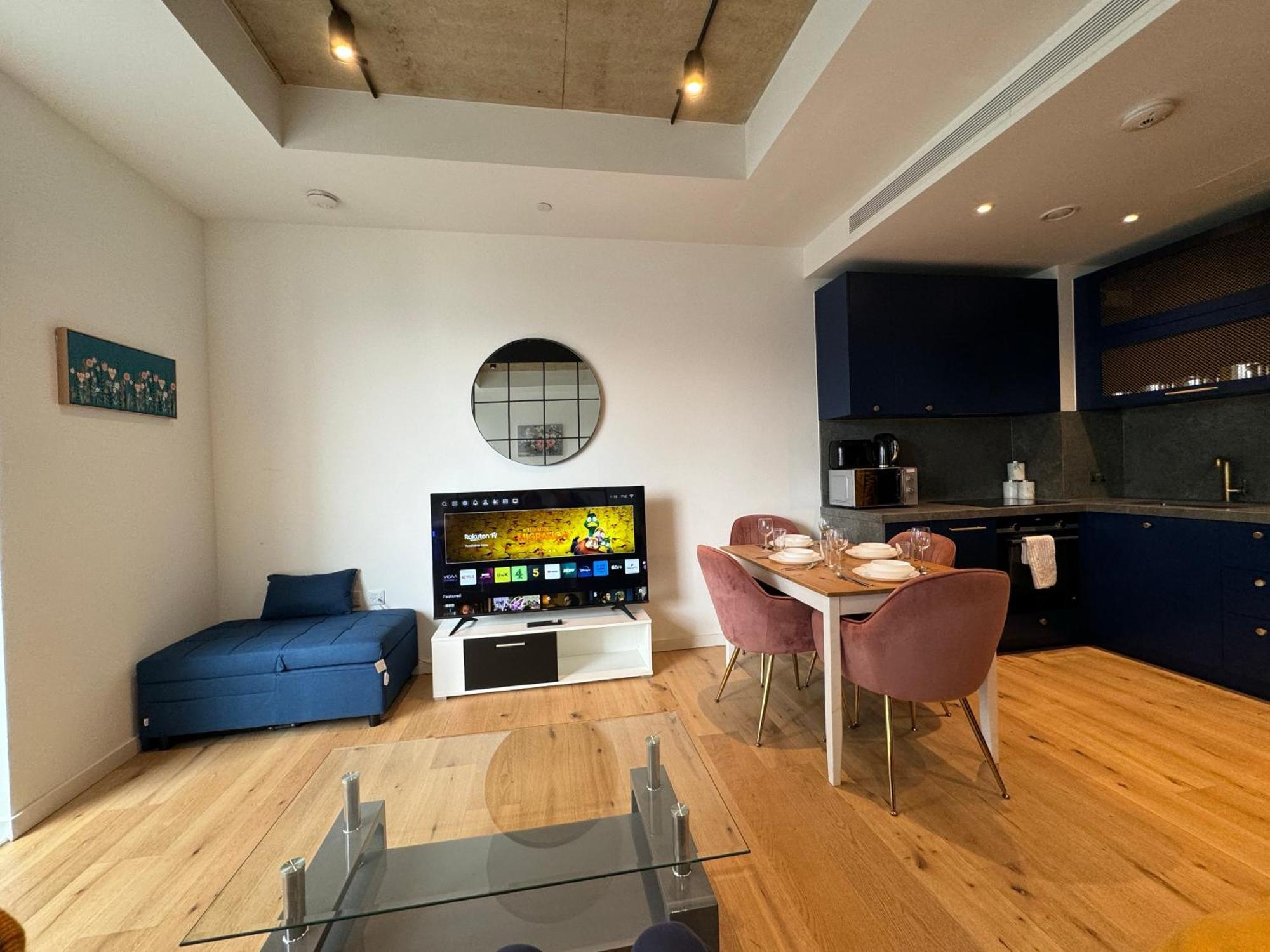 Appartamento London Luxury Flat With Balcony, River View, O2 Arena, Excel, Canary Wharf, Station Esterno foto