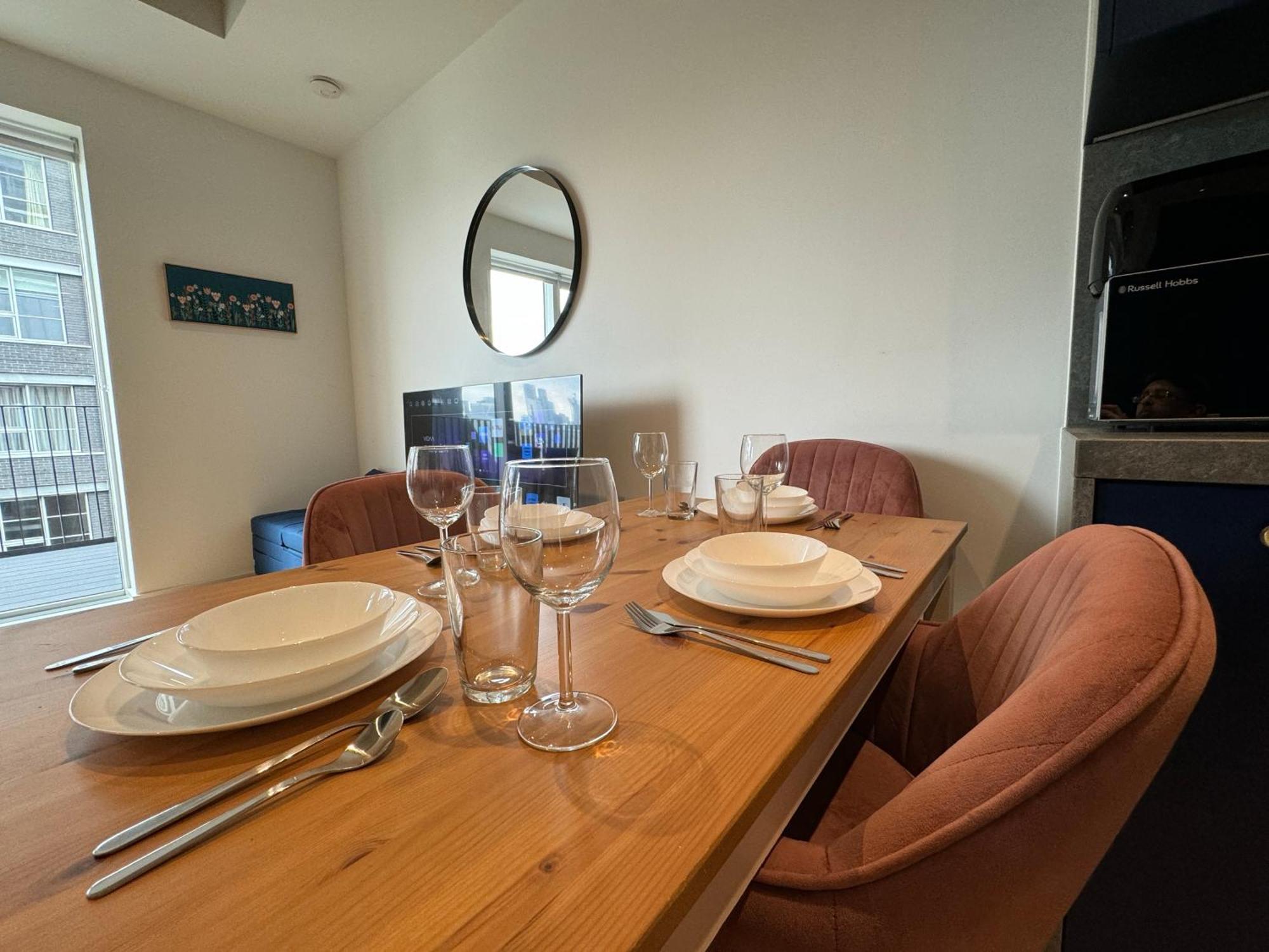 Appartamento London Luxury Flat With Balcony, River View, O2 Arena, Excel, Canary Wharf, Station Esterno foto