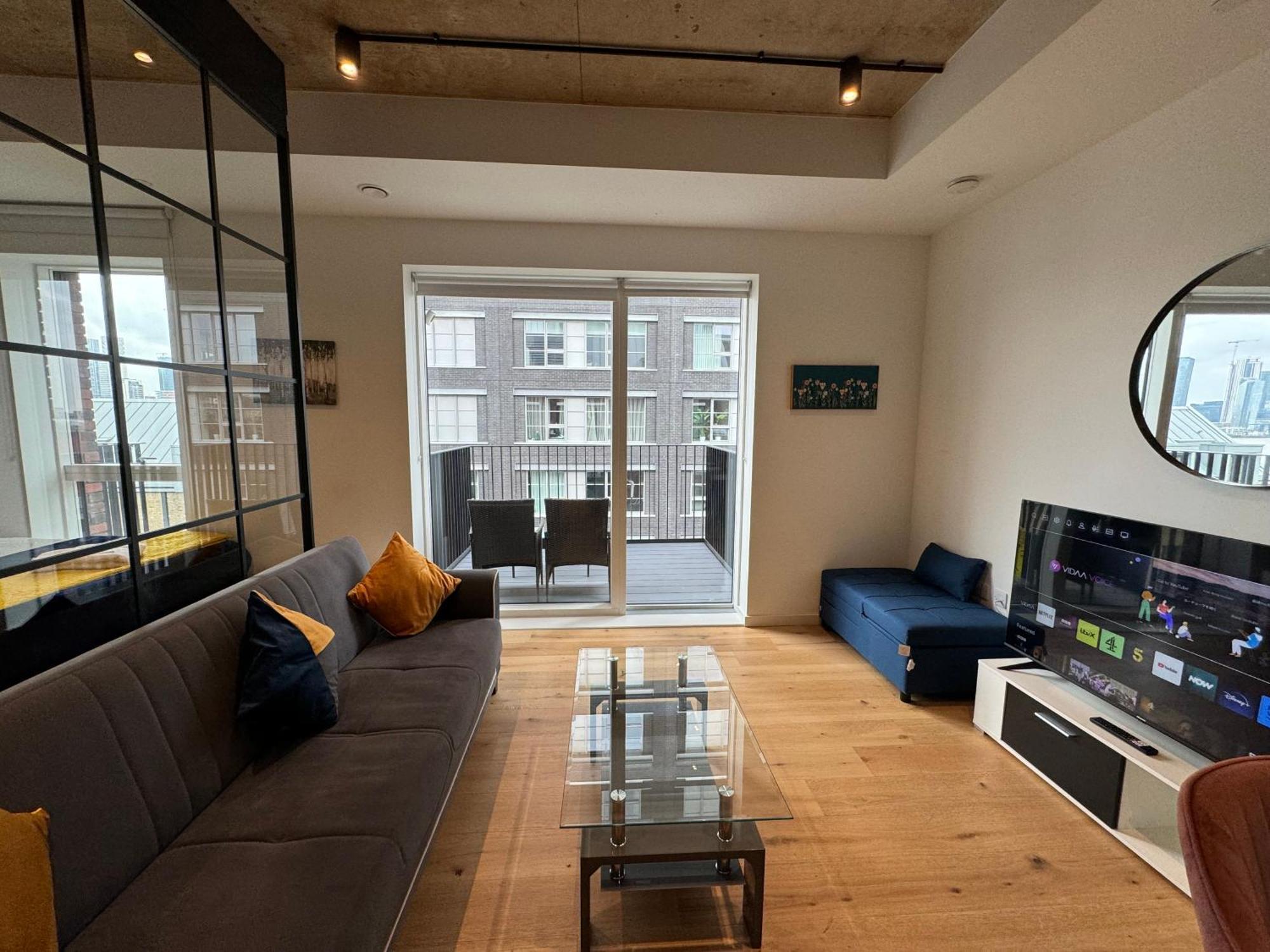 Appartamento London Luxury Flat With Balcony, River View, O2 Arena, Excel, Canary Wharf, Station Esterno foto