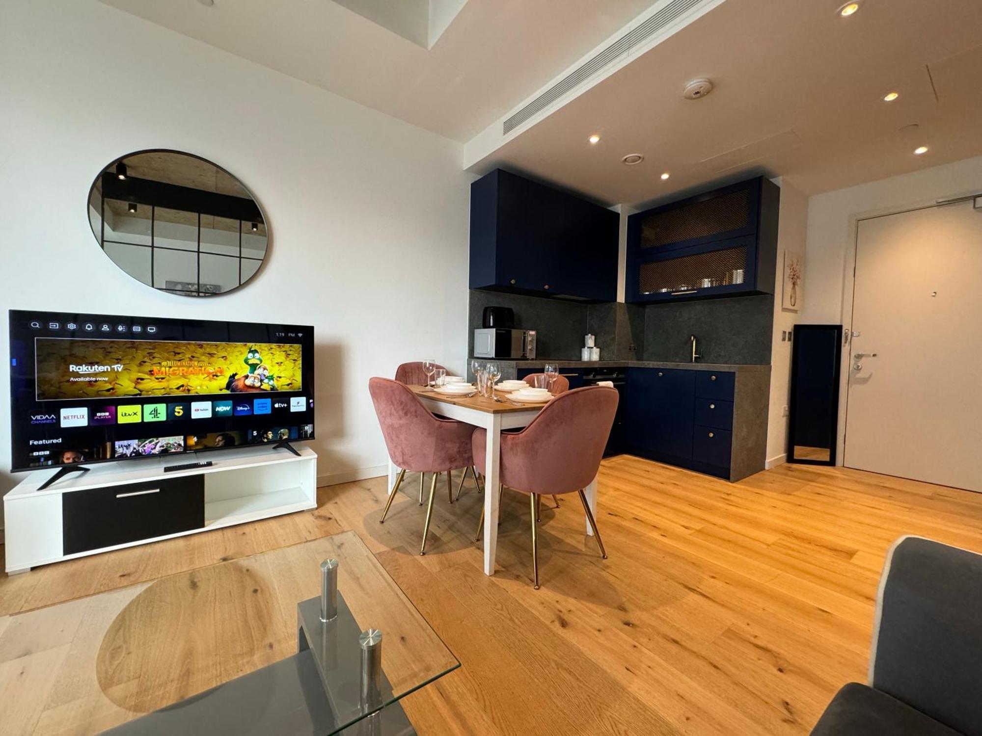 Appartamento London Luxury Flat With Balcony, River View, O2 Arena, Excel, Canary Wharf, Station Esterno foto