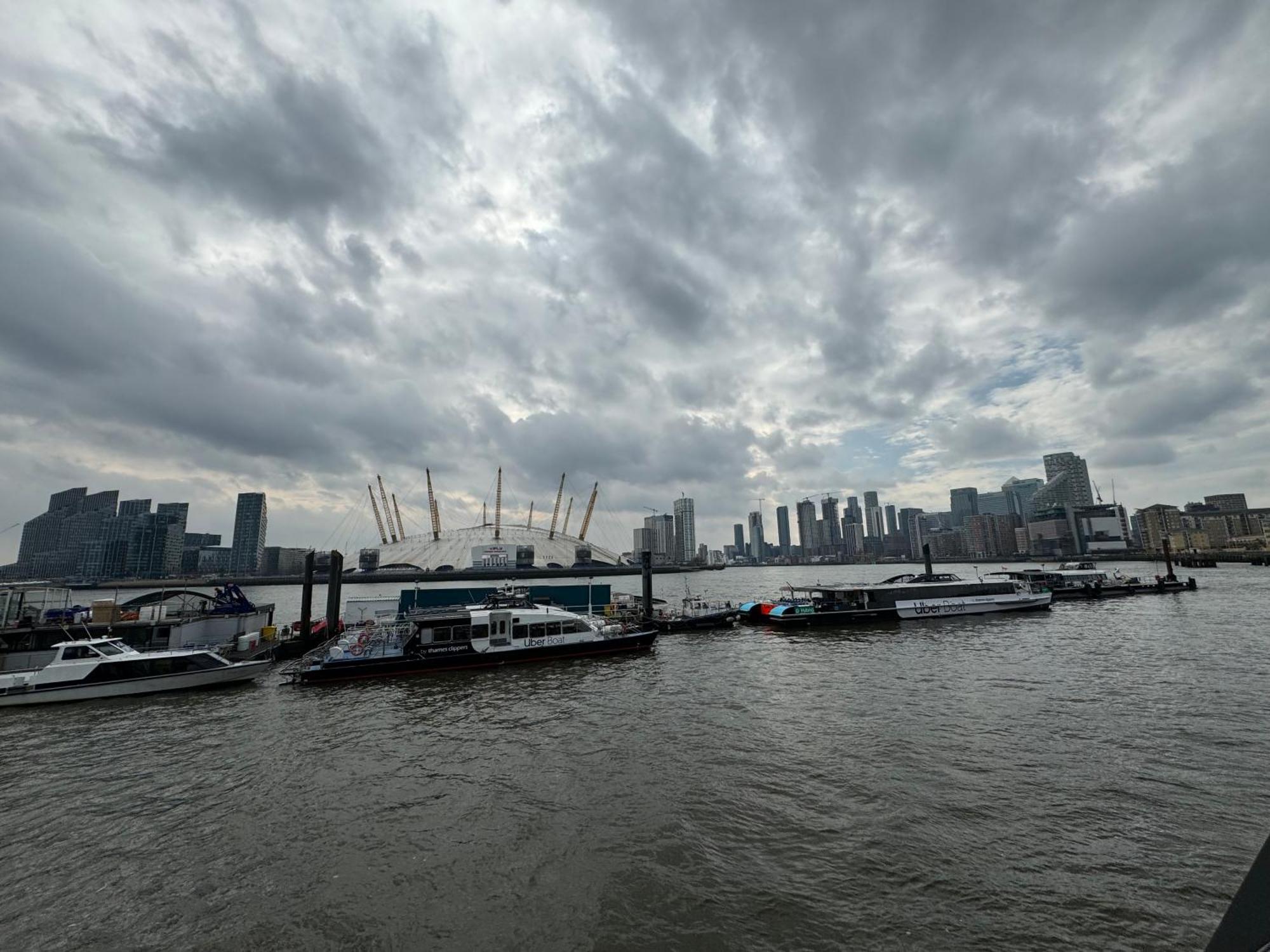 Appartamento London Luxury Flat With Balcony, River View, O2 Arena, Excel, Canary Wharf, Station Esterno foto