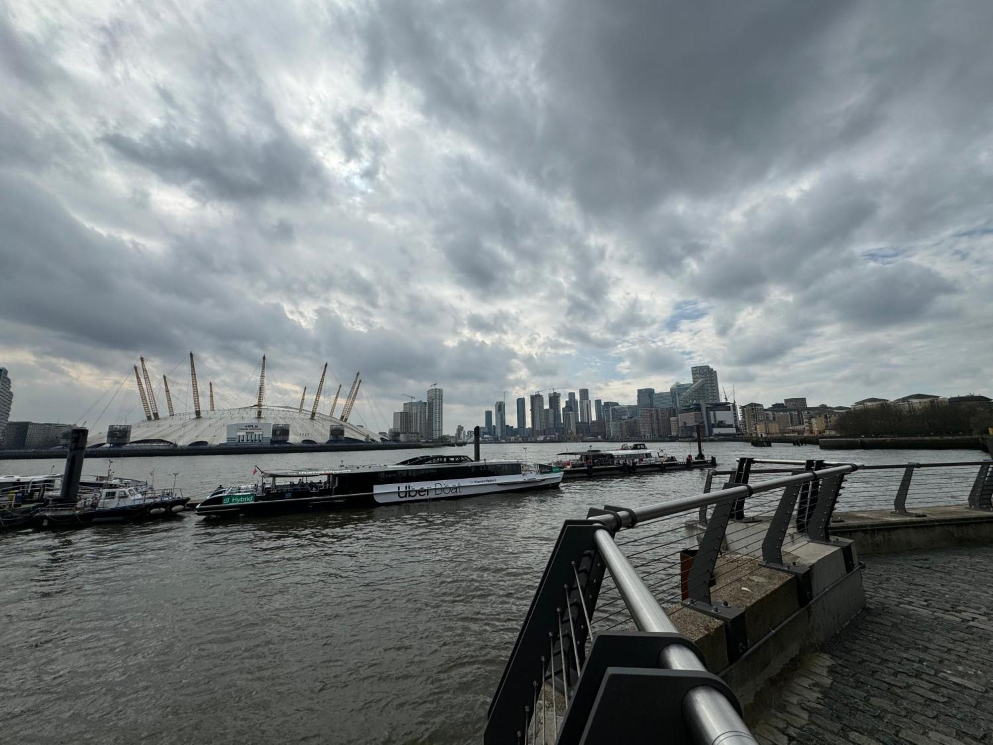 Appartamento London Luxury Flat With Balcony, River View, O2 Arena, Excel, Canary Wharf, Station Esterno foto