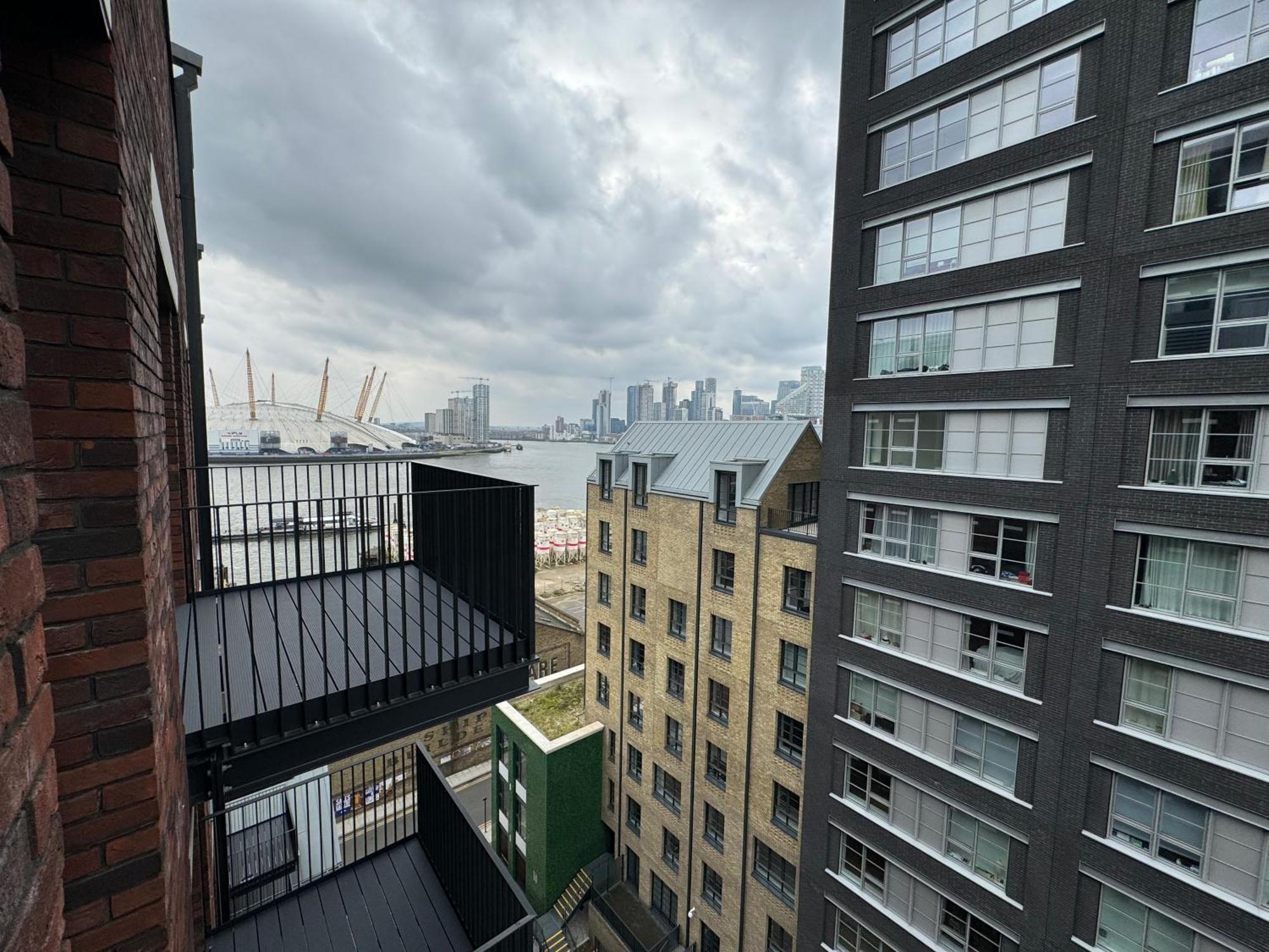 Appartamento London Luxury Flat With Balcony, River View, O2 Arena, Excel, Canary Wharf, Station Esterno foto
