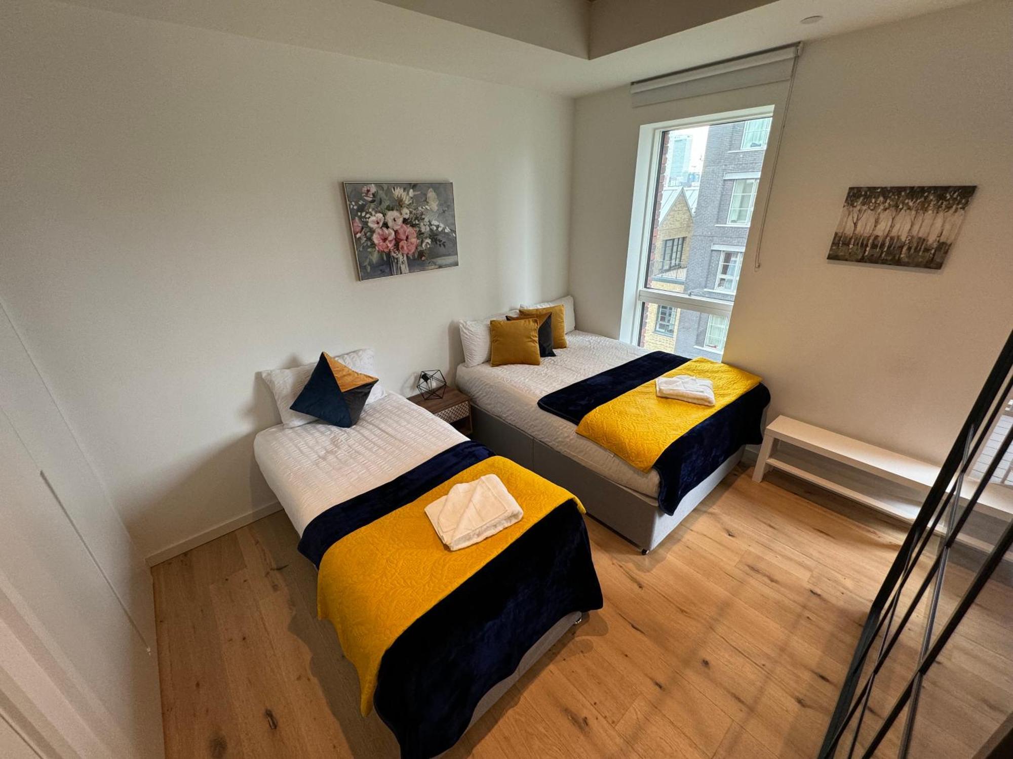 Appartamento London Luxury Flat With Balcony, River View, O2 Arena, Excel, Canary Wharf, Station Esterno foto