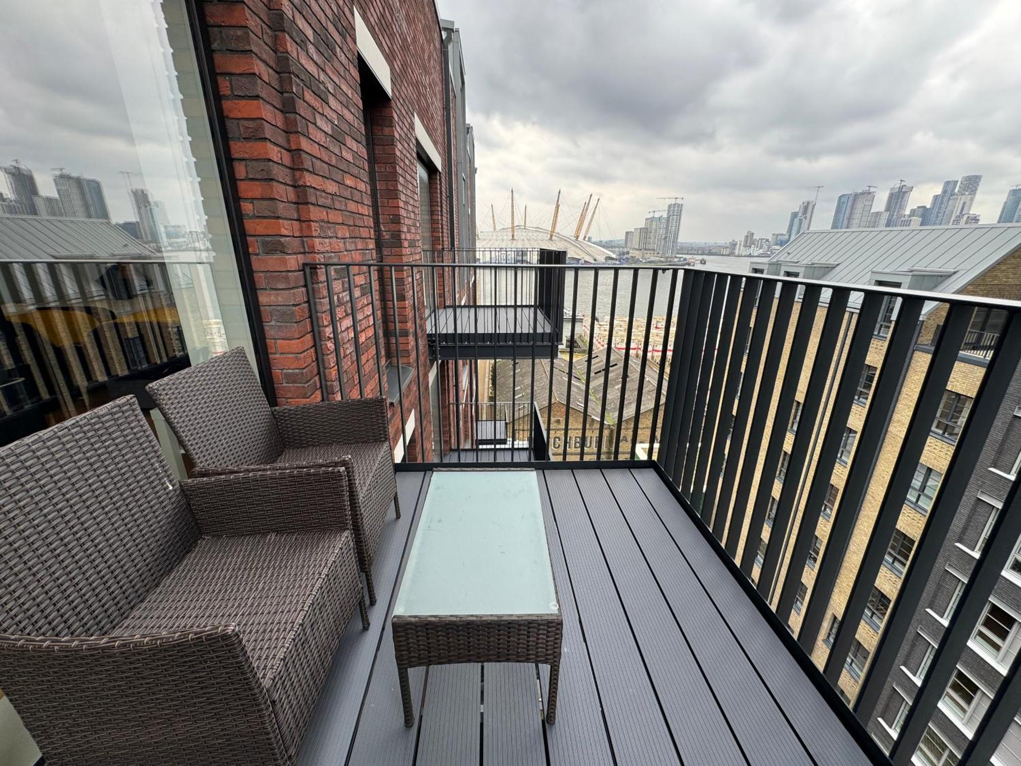 Appartamento London Luxury Flat With Balcony, River View, O2 Arena, Excel, Canary Wharf, Station Esterno foto